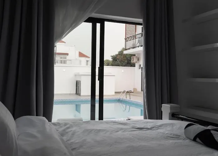 Chamis Suites