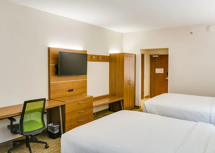 Holiday Inn Express & Suites Russellville By Ihg