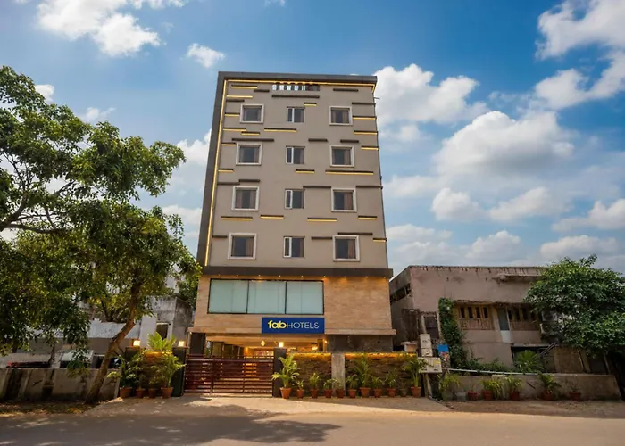 FabHotel Rr Grand - Next To Trendset Mall