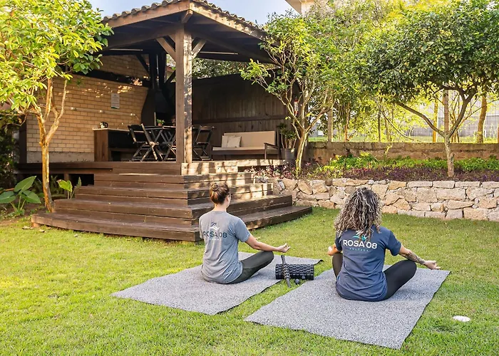 Pousada Rosa 08 - Café da manhã Gourmet, Suítes com Banheira a 150m do Centrinho da Praia do Rosa e Piscina Aquecida
