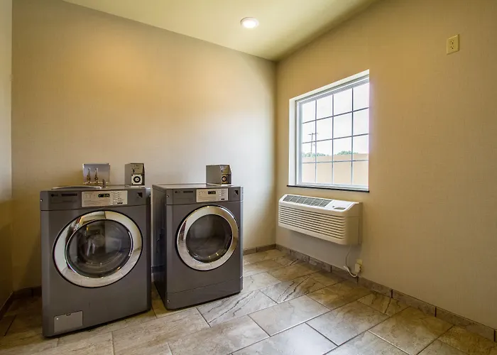 Cobblestone Hotel & Suites - Orrville