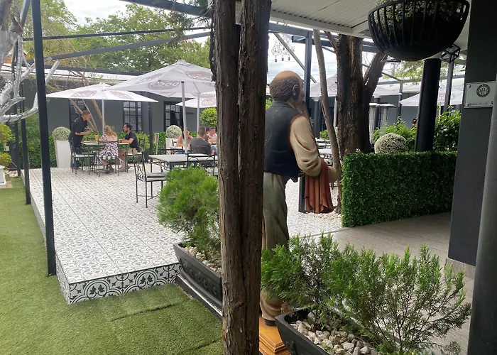 Halfway House Hotel