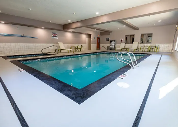 Creekside Hotel & Suites