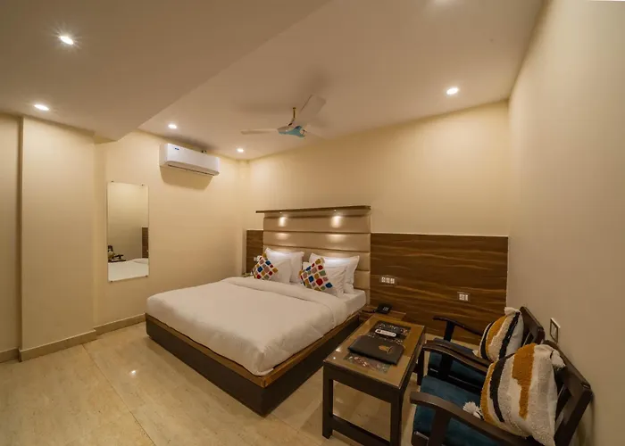 Perfectstayz Premium At Harkipauri Road - Ganga View Rooftop Cafe