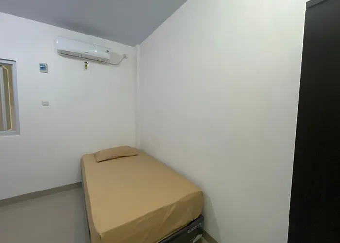 Hotel O Penginapan Musafir Syariah Near Paramount Woman & Childern'S Hospital