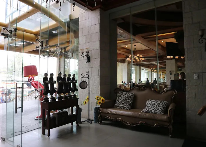 Paragon Hotel And Suites