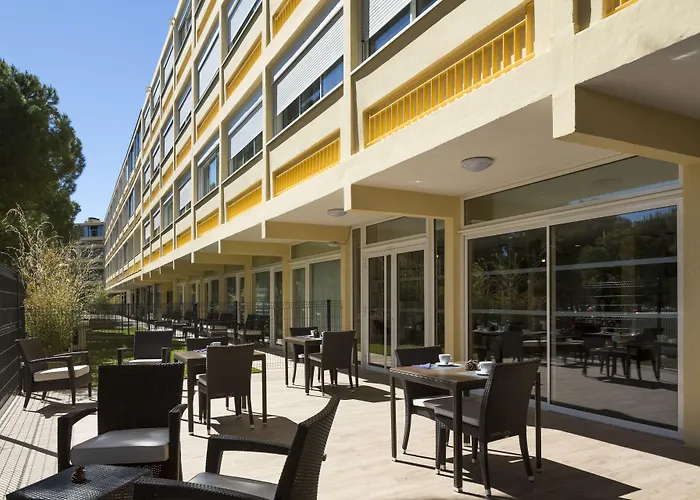 Logis Hotel Les Pins - Operalia