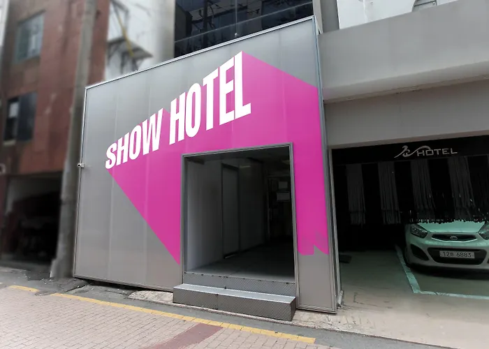 Show Hotel