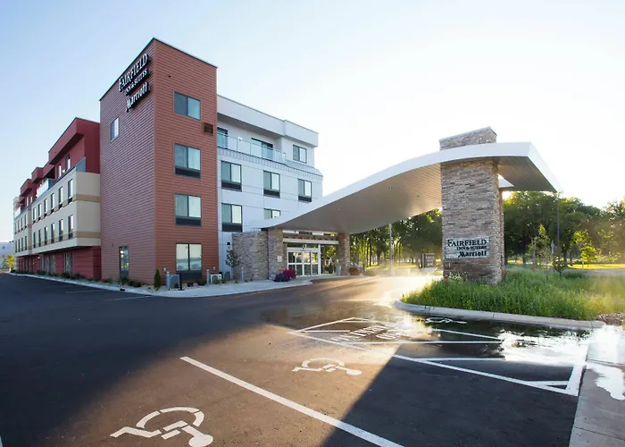 Fairfield Inn & Suites By Marriott Detroit Lakes