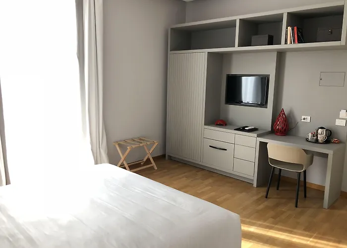 200 Rooms & Terrace