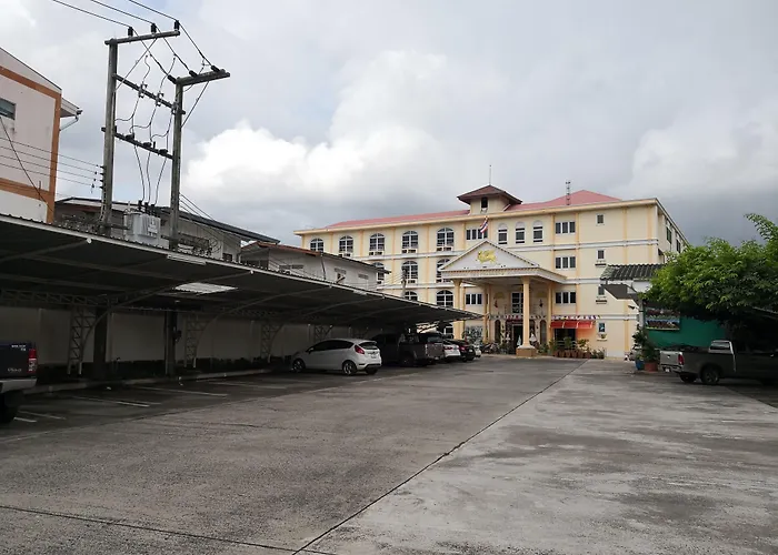 Phadaeng Hotel