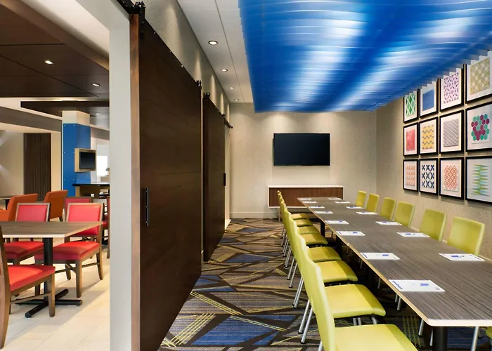 Holiday Inn Express & Suites Red Wing
