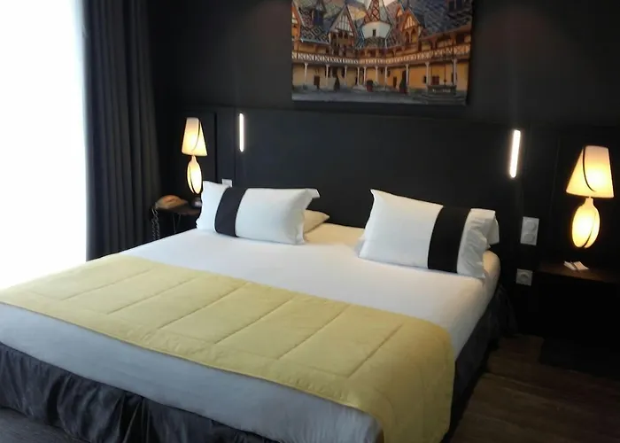 Golf Hotel Colvert - Piscine extérieure et Room Service