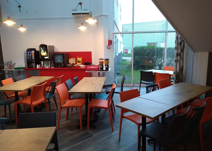 Hotel F1 Maurepas