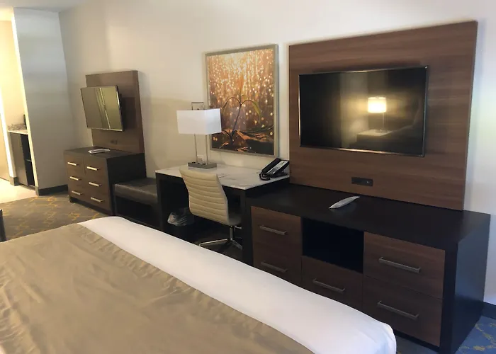 Best Western Plus Isanti