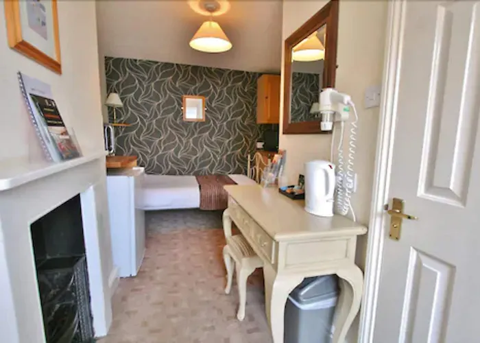 Central Hotel Cheltenham by Roomsbooked