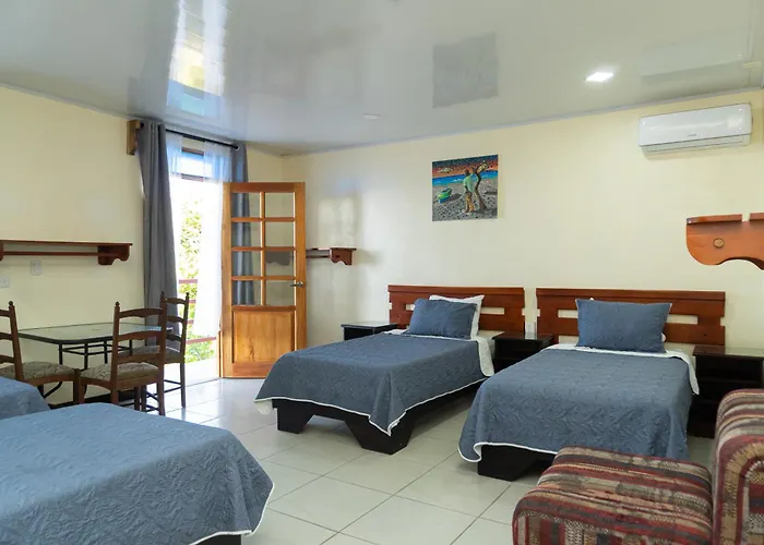 Hotel La Cueva Limon