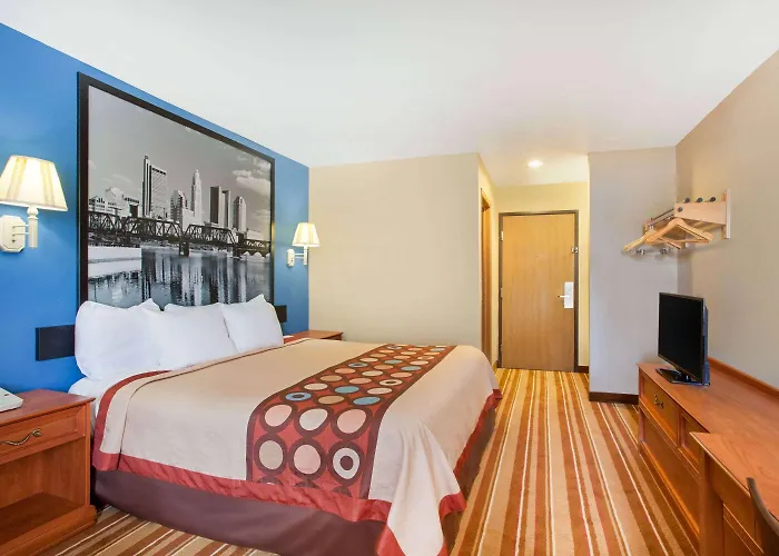 Super 8 By Wyndham Defiance