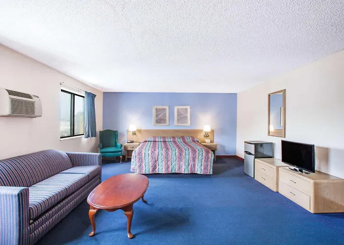 Super 8 By Wyndham Hot Springs