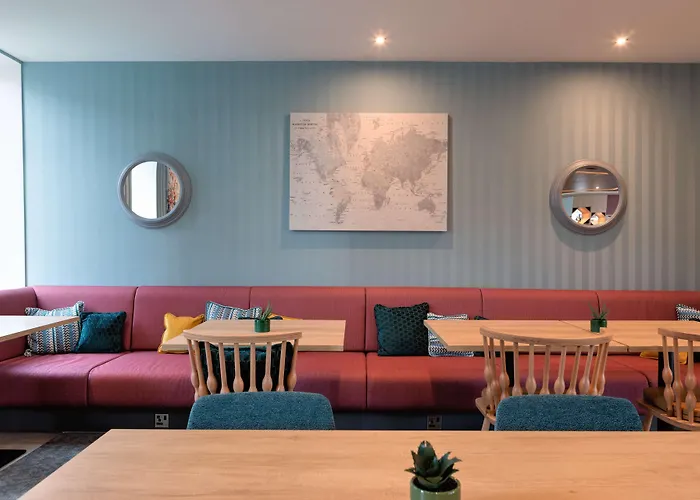 Hampton By Hilton Ashford International