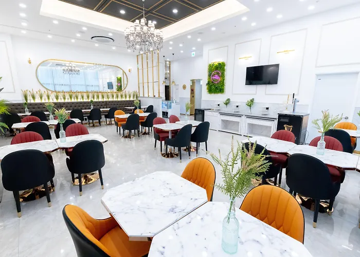 Ashton Hotel