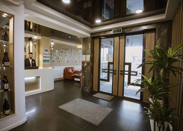 Apart Hotel West