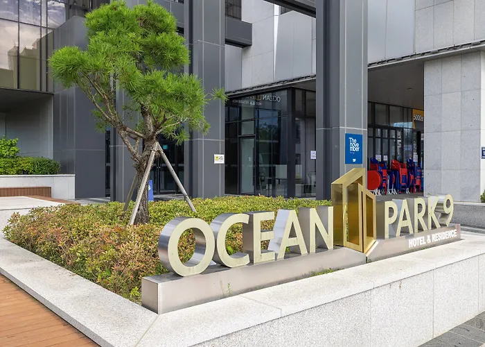 Ocean Park 9