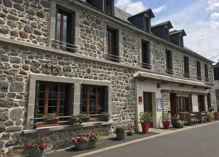 Hotel Restaurant Du Plomb Du Cantal
