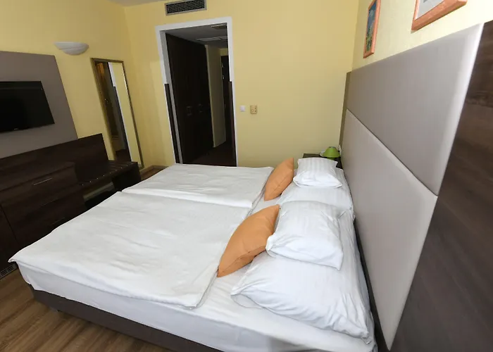 Jade Hotel-Ezüsthíd Hotel