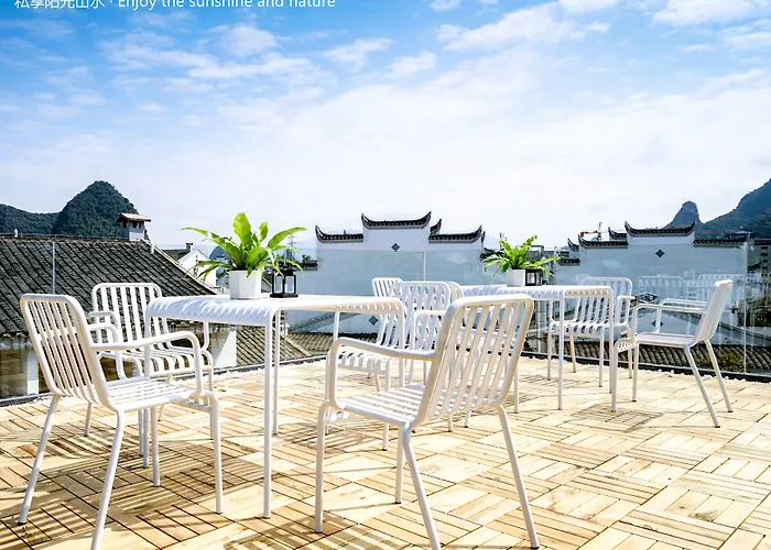 Guilin Bonjour Boutique Hotel- Free pick up service over 3 nights