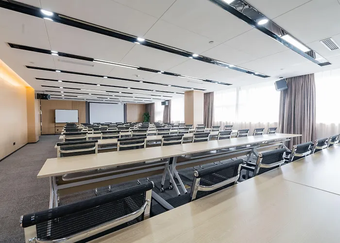 Atour Light Hotel Tangshan Exhibition Center