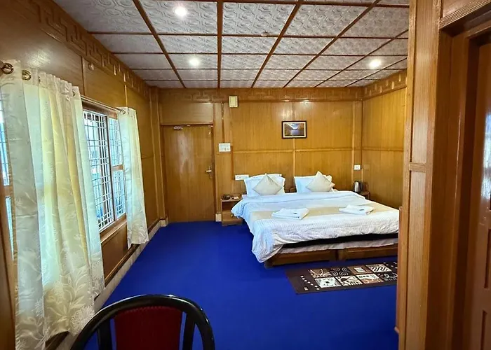 Hotel Tawang Holiday