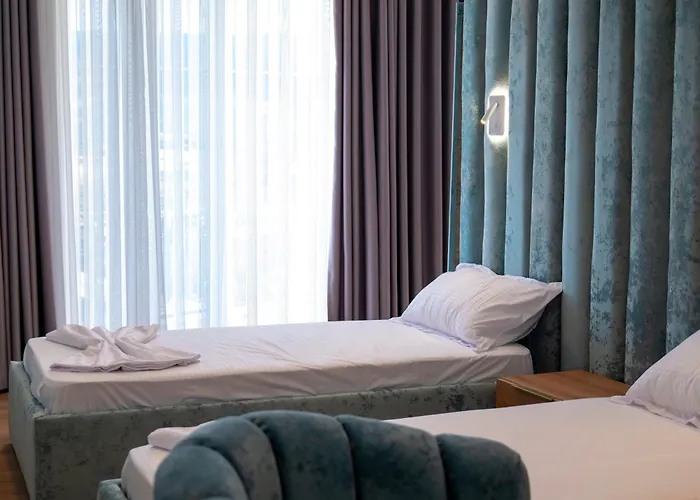 Leo Hotel