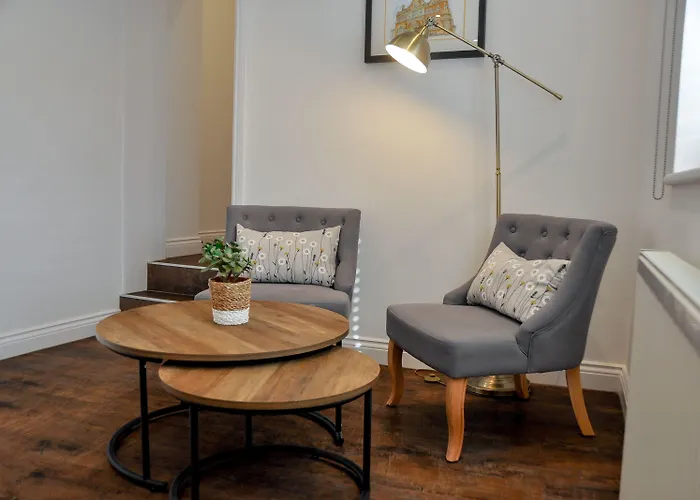 Upstairs at 33 - Self check in boutique accommodation in Worcester Centre