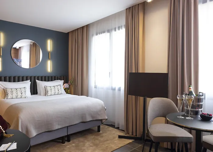 Howard Sur Seine - Asnieres Paris La Defense