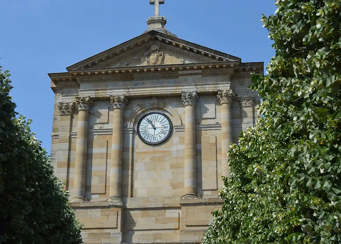 Contact Hotel Du Commerce Et Son Restaurant Cote A Cote