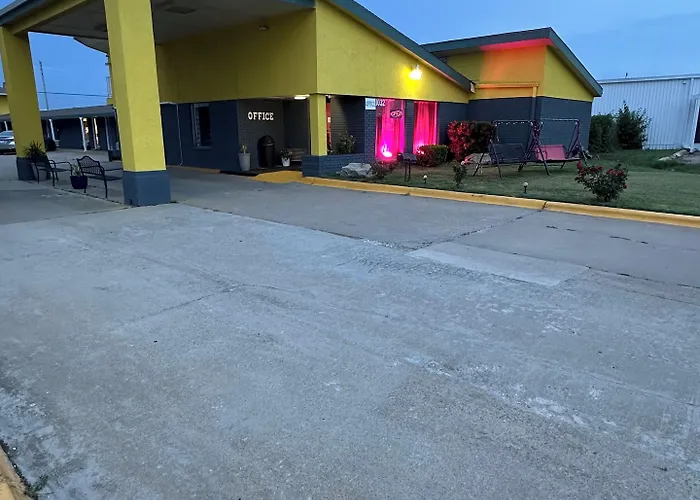 Travel Inn & Suites