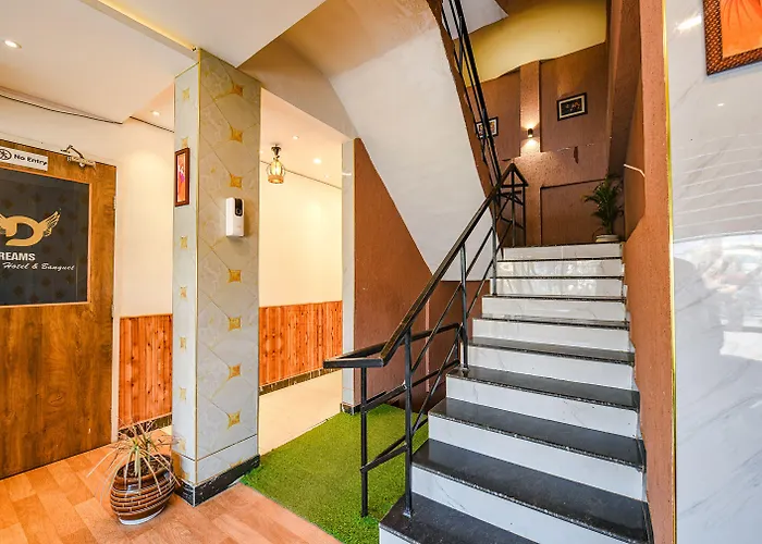 Fabhotel The Dreams