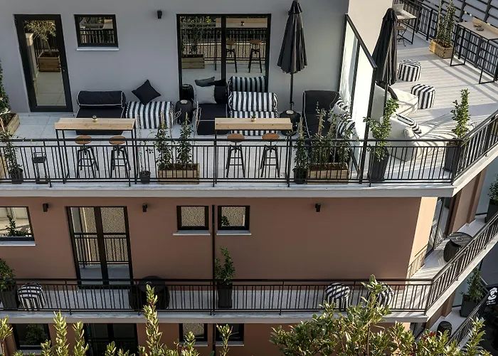 Clyde Athens By Nin&Bau