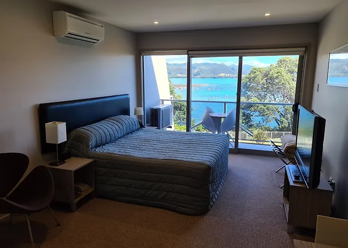Te Kaha Beach Hotel