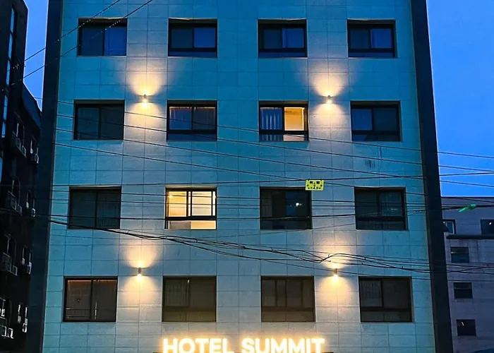Hotel Summit