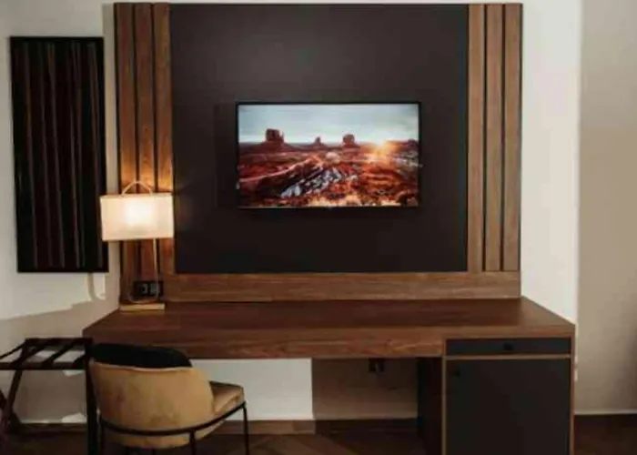 City Hotel By Waves
