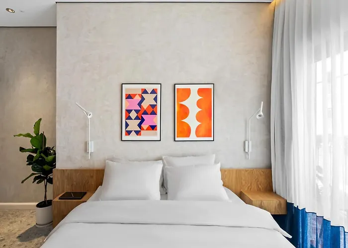 Hotel 48