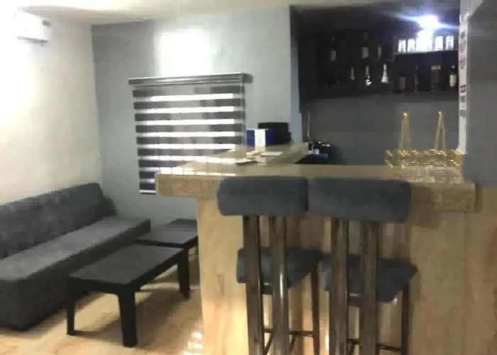 Rosecourt Hotel & Suites