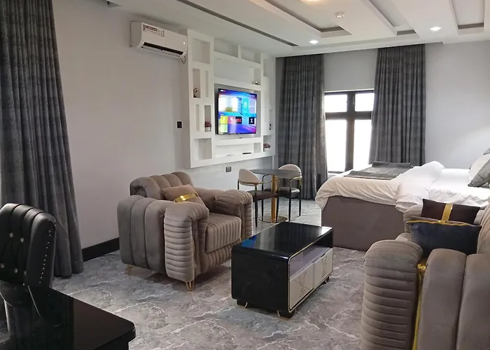 Uptown Life Hotel And Suites