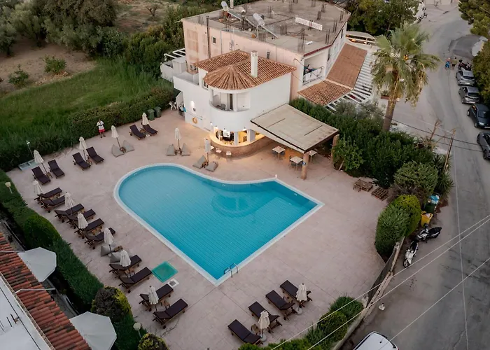 Odysseas Studios With Private Pool, Close To Tsilivi Beach