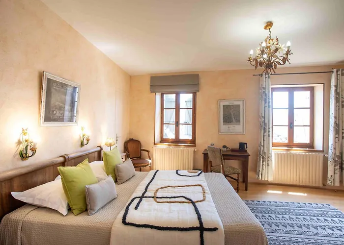 Logis Hôtel Les Hospitaliers