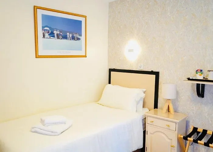 Deincourt Hotel