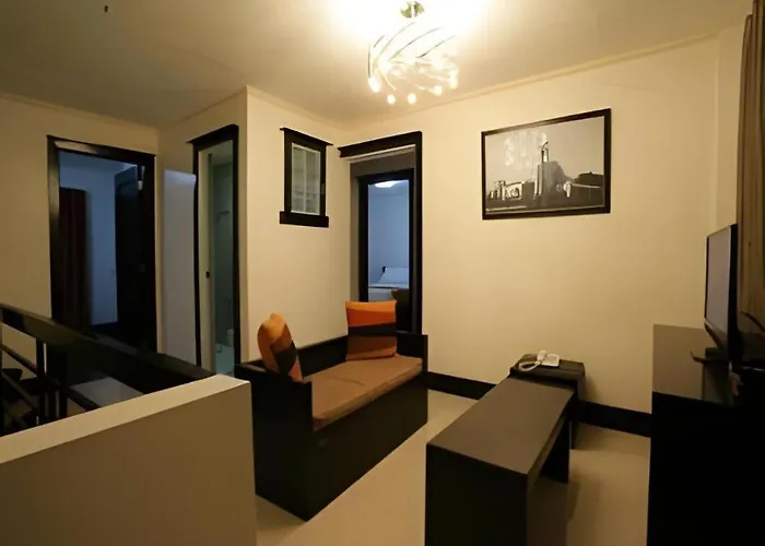 L Square Hotel