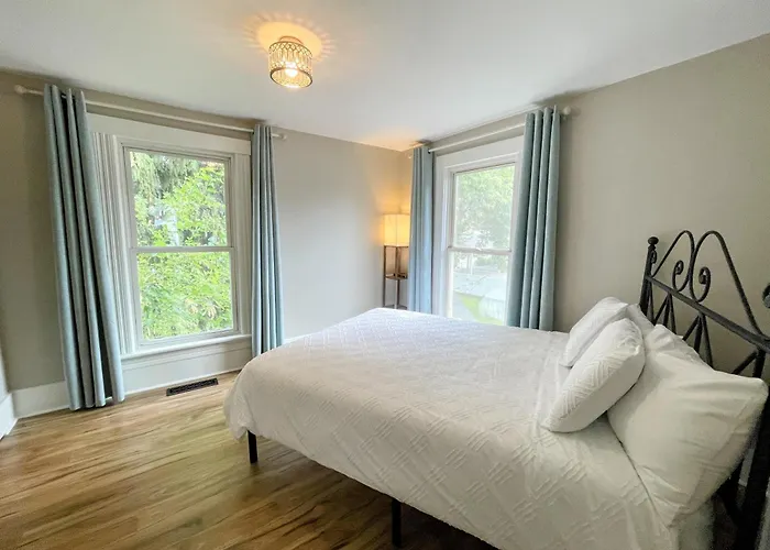Lake Chelan Manor Room #4